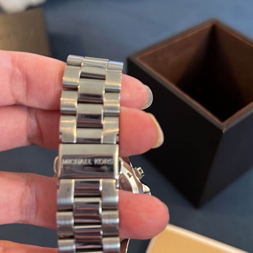 Authentic. Vintage. Michael Kors Silver Stainless Steel Watch - Picture 4 of 6
